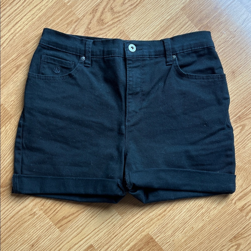 Women's Black Rolled-Hem Shorts